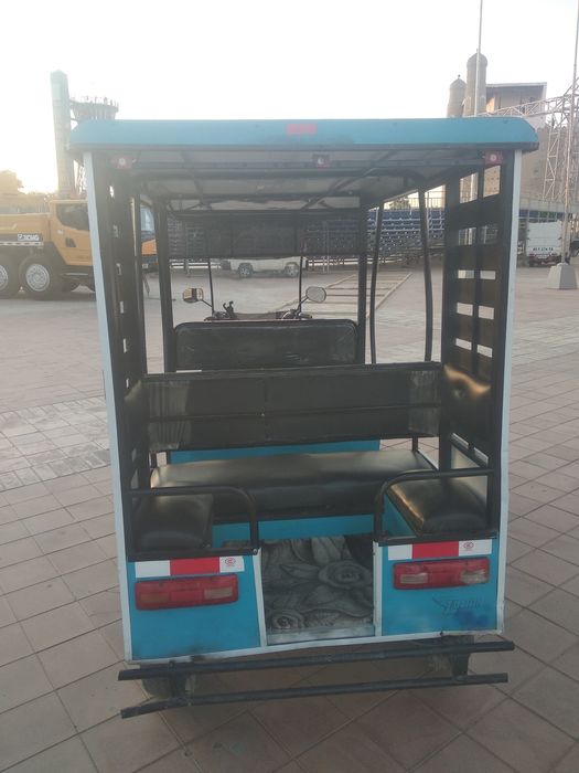 Elektro riksha sotiladi