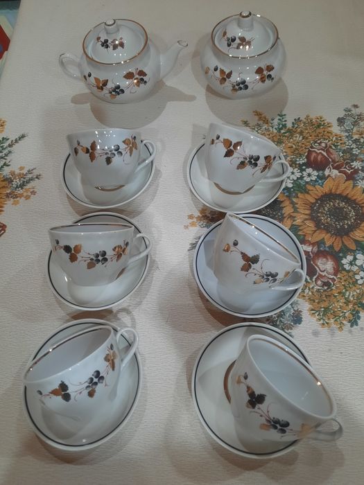 Абсолютно новый, коробочного хранения, редкий, красивый чайный сервиз