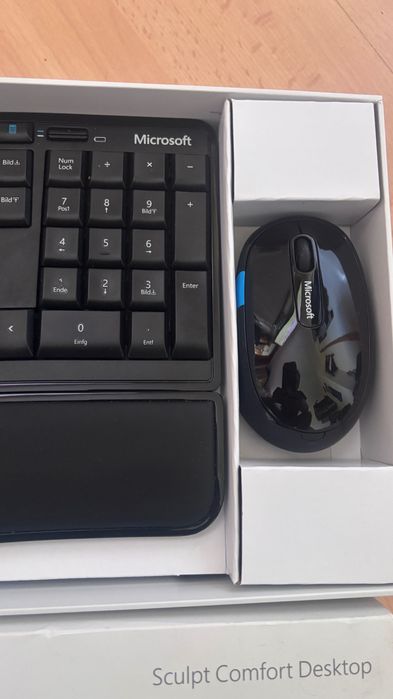 Клавиатура с мишка Microsoft Sculpt Comfort Desktop