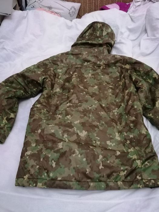 Pantaloni militari