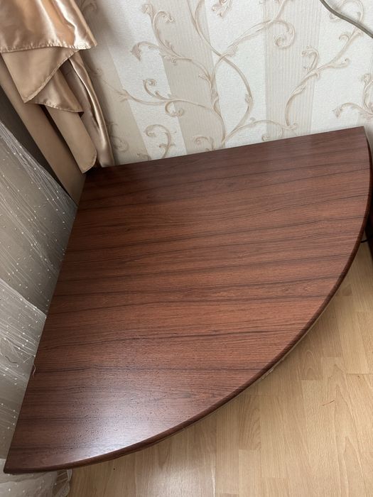 Столик журнальный угловой