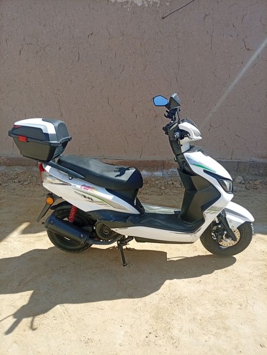 Moped Angel M8. Binzin