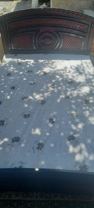 Spalni divan sotiladi