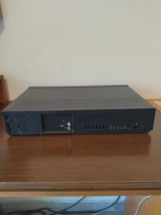 Продавам CD плеър PHILIPS CD471
