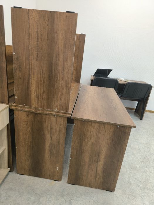 столы, парты НОВЫЕ  6 штук.