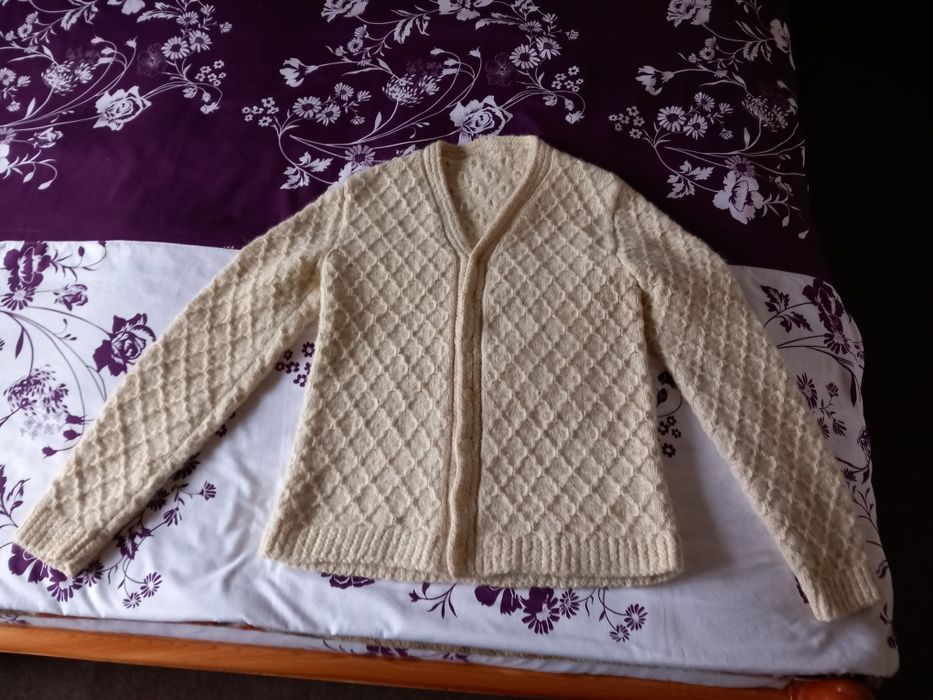 Bluză veche din lâna 100% crosetata de mana