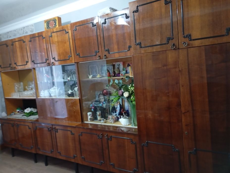 Стенка коричневая,полированная