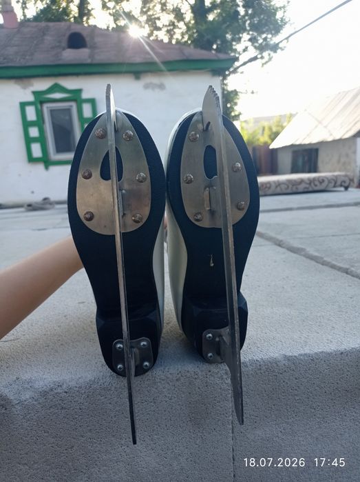 Продам коньки 37 размер