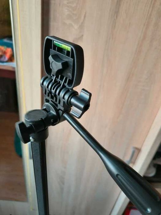 Trepied foto / videoproiector