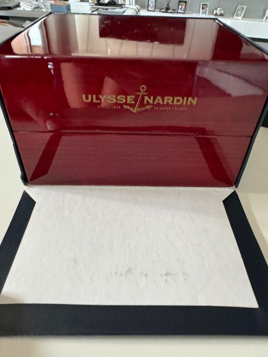 Злато и стомана  Ulysse Nardin Maxi Marine Rose Gold