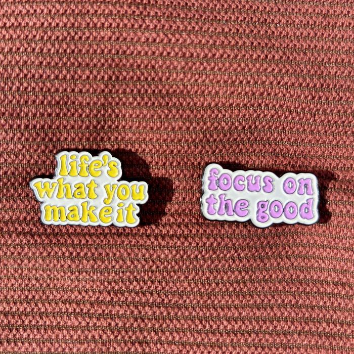 Цветни и забавни емайлирани значки(пинчета) за всеки стил