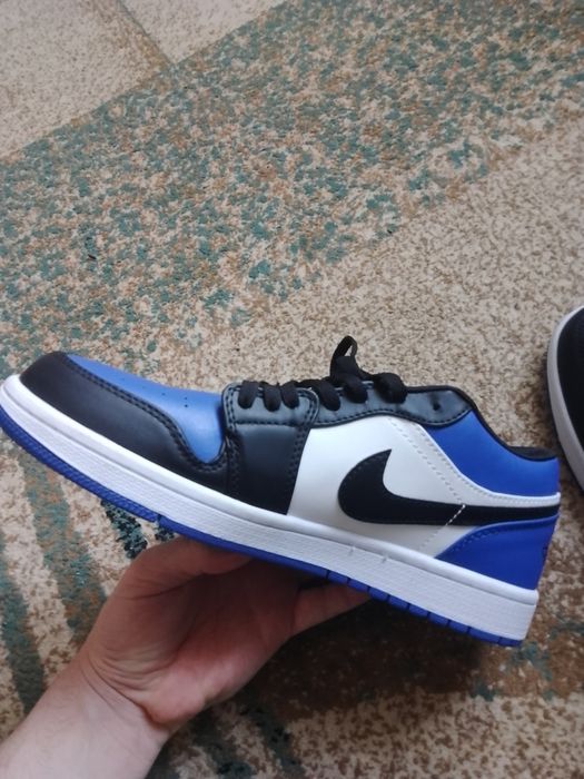 Мужская кроссовка