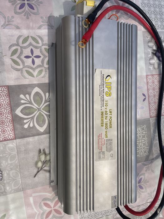 Invertor de la 12V la 110V