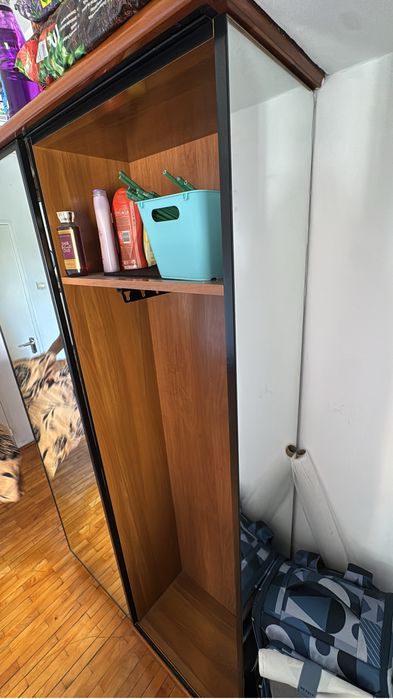 Dulap de vanzare pana pe 23 August 150 cm cu 203 cm inaltime