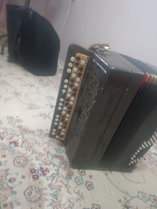 Баян б/у ученический