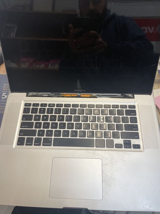 Macbook pro 2010 2 bucati pentru piese