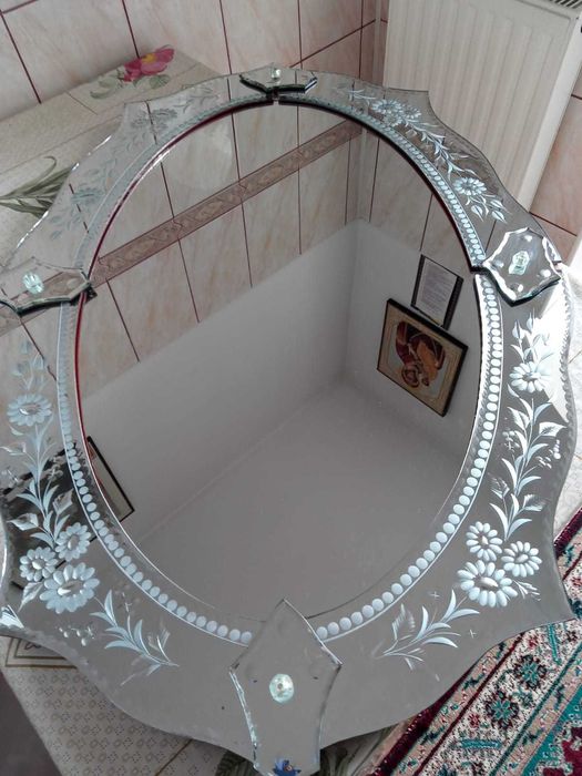 Oglinda tip venetiana