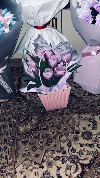 Тюльпаны в корзине розывые фиолетовые 12шт