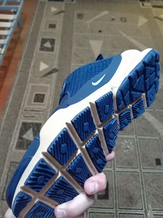 Кроссовки Nike 42