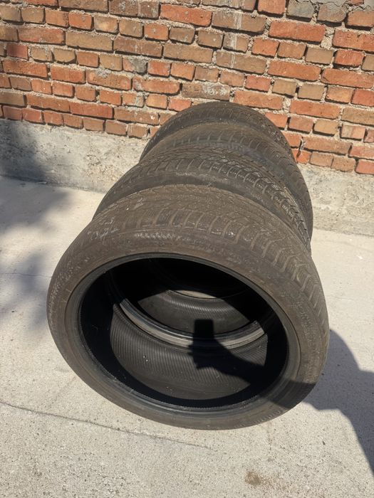 DUNLOP 255/40/21 зимни гуми