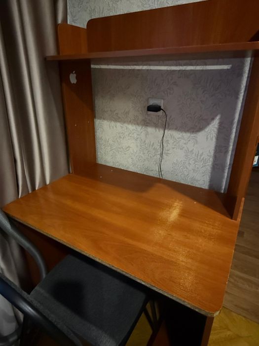 Отдам даром компьютерный стол