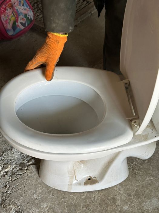 Унитаз и раковина сатылады