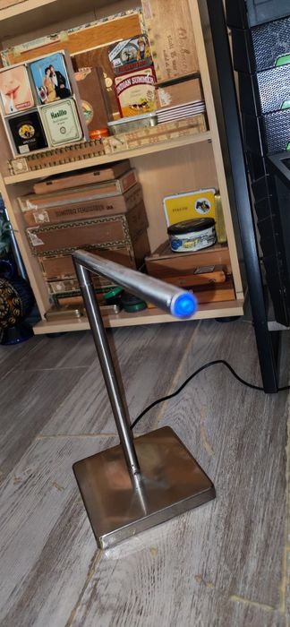 Lampă led pentru birou din metal