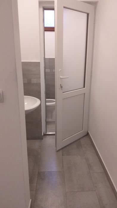 Închiriez  clădire/spatiu comercial 4 etaje  Hotel. Pensiune.Clinică . Birouri central   zona  centru ,,Lîngă spitalul  public"
