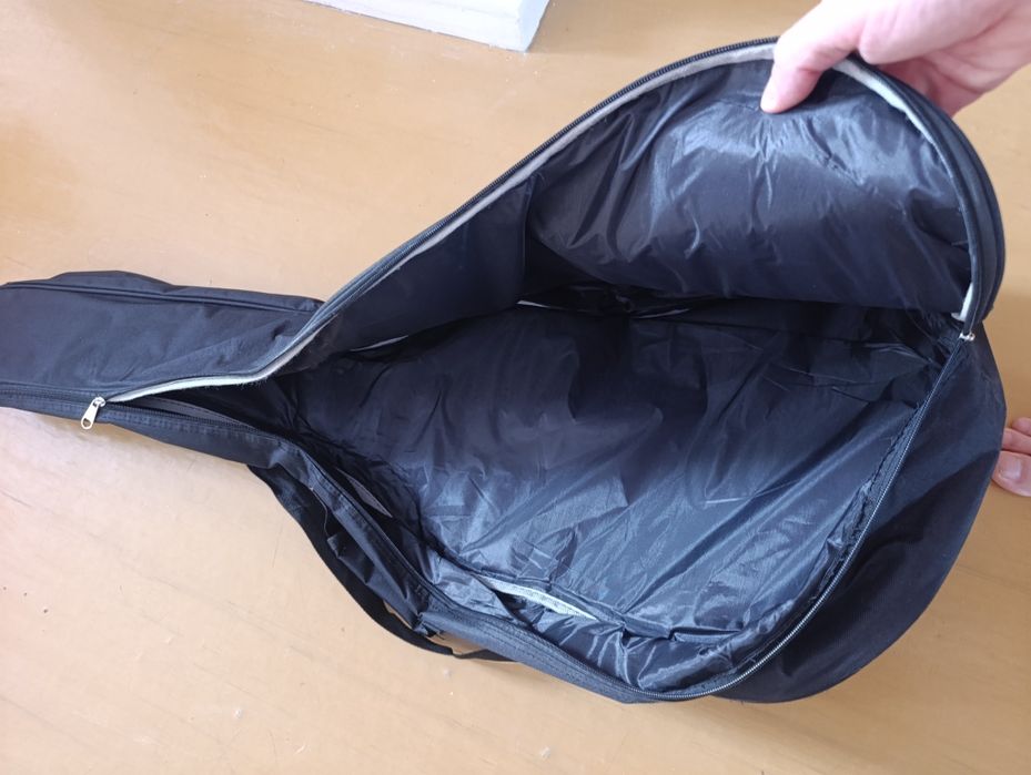 Продам чехол для гитары