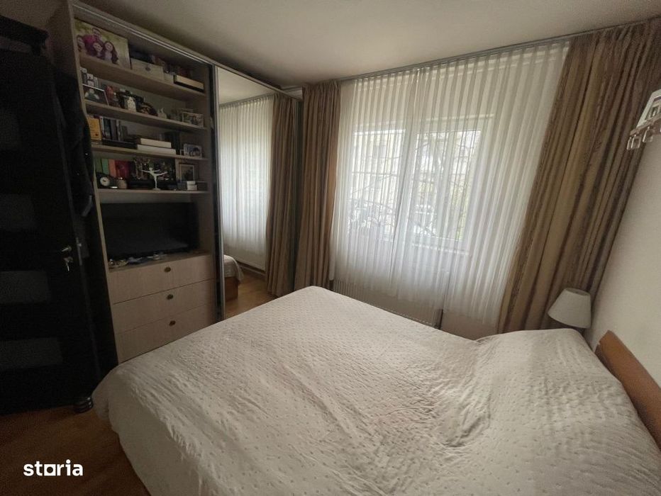 Apartament cu 3 camere, etaj 3, Craiovita Noua