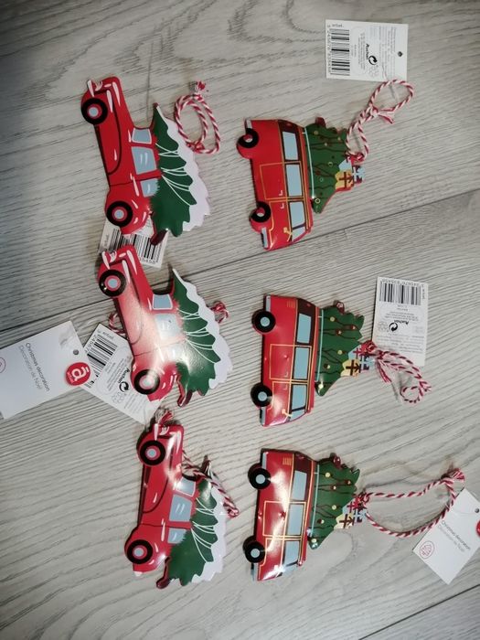 Decoratiune brad masinuta