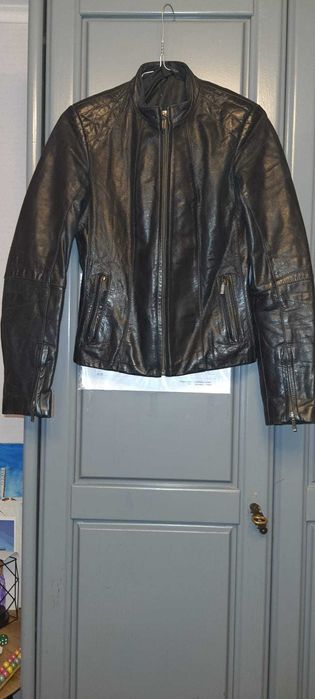 Vând geaca din piele S
