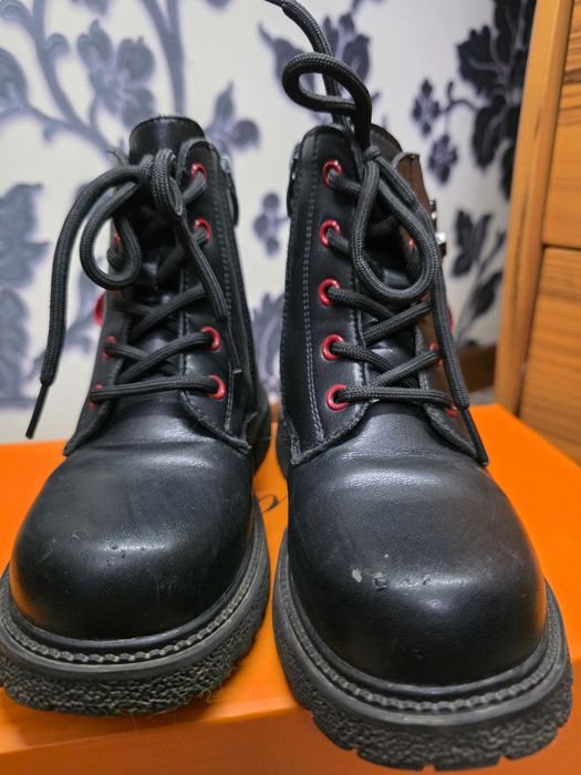 Продаю  демисезонные ботинки на девочку