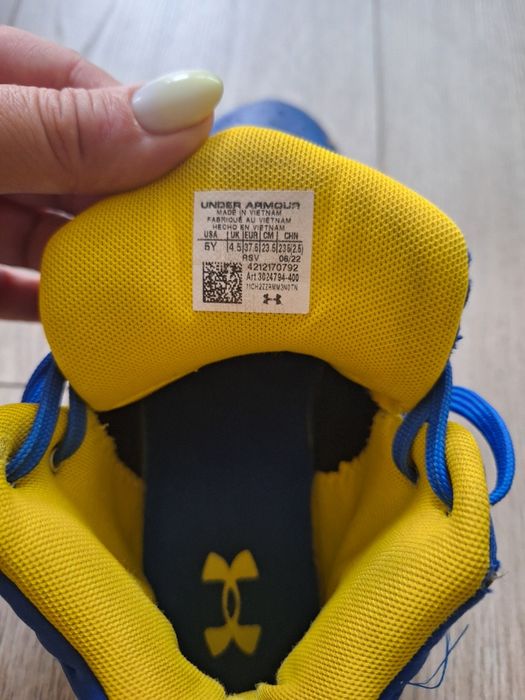 Баскетболни обувки Under Armour Ua Gs Jet 2130