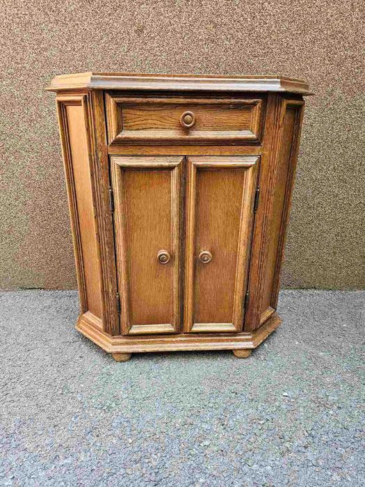 Конзолен шкаф в стил Рустик