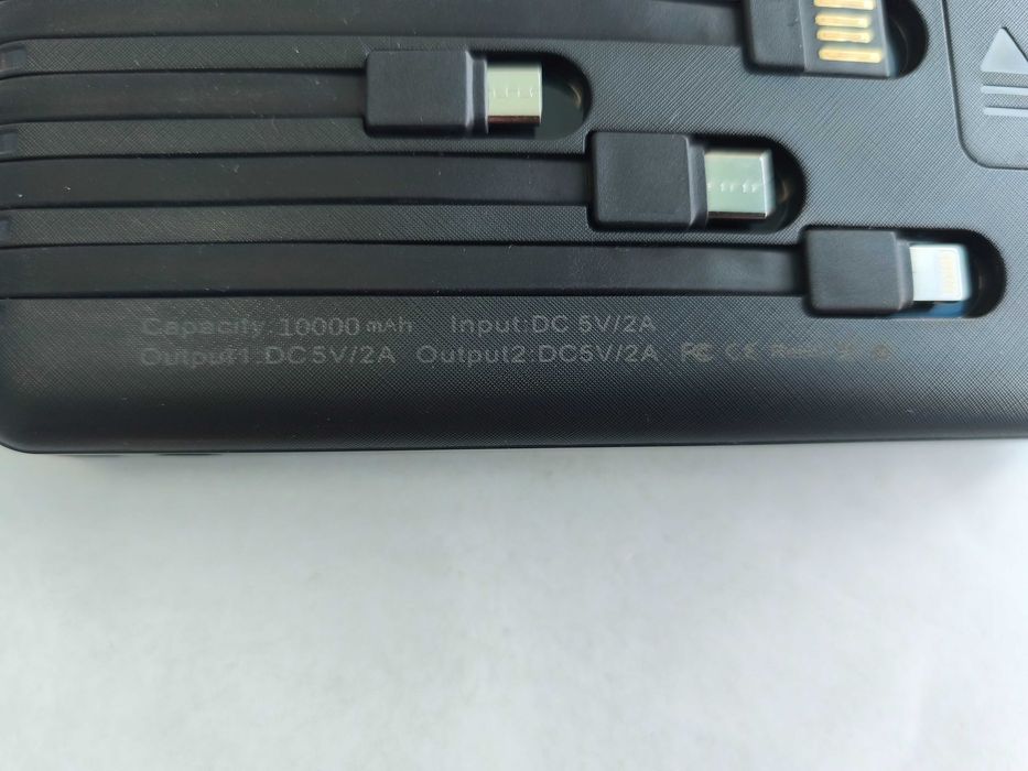 Baterie externa - power bank 10000 mAh cu cabluri si incarcare solara