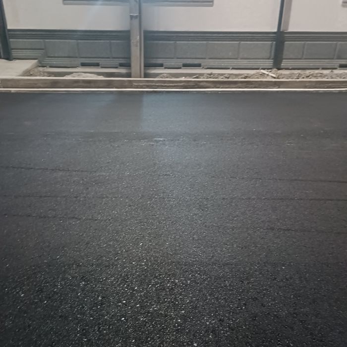 Asfalt yotqizib beramiz zamonaviy texnikalar mavjud.