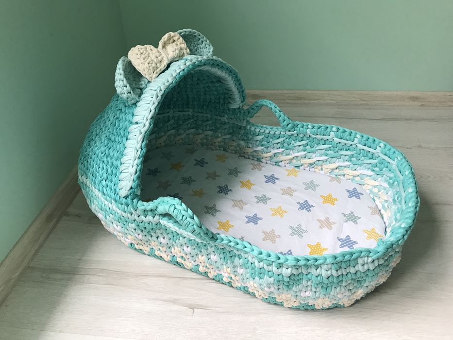 Плетен кош за новородено