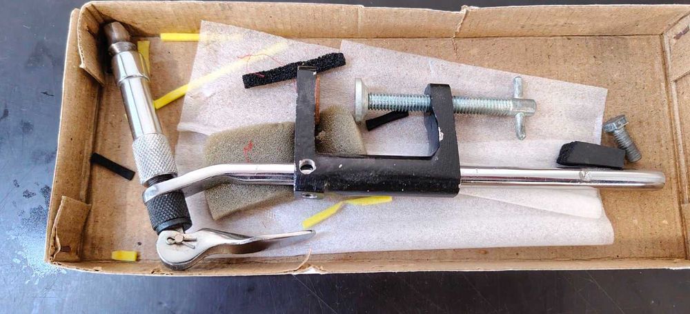 Менгеме + всички принад. за навиване на мухи за мухарски риболов