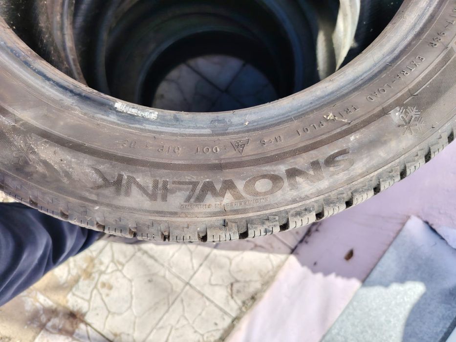 Продам Резина б/у 215/55/17