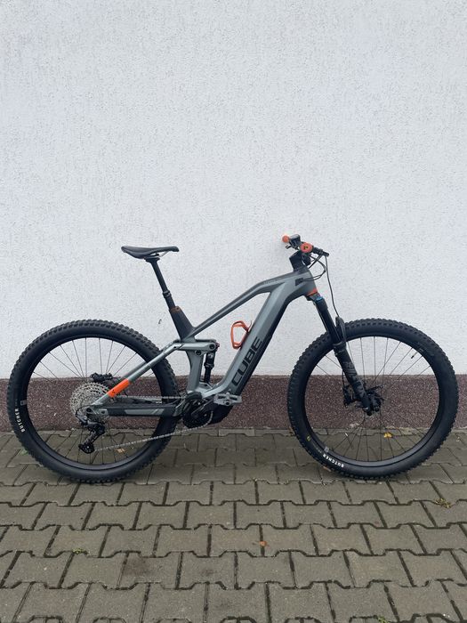 Bicicleta electrica Cube stereo hibrid Bosch