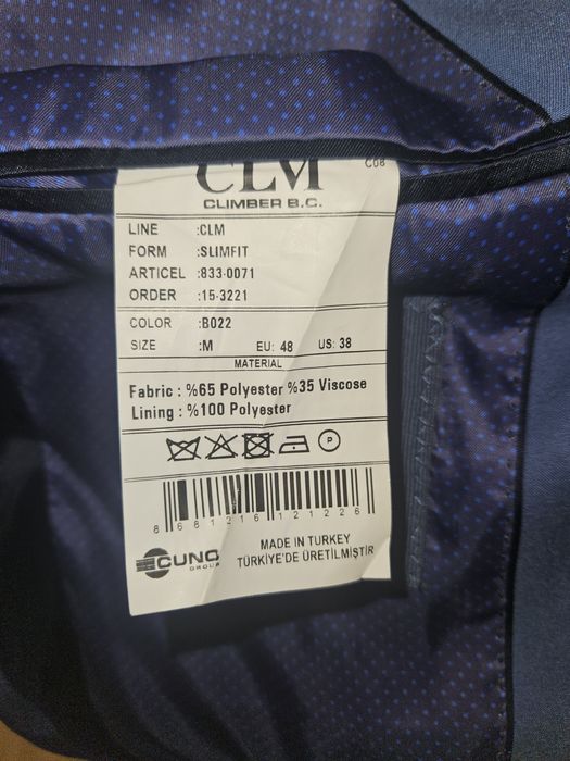 Продаю костюм отличного качества