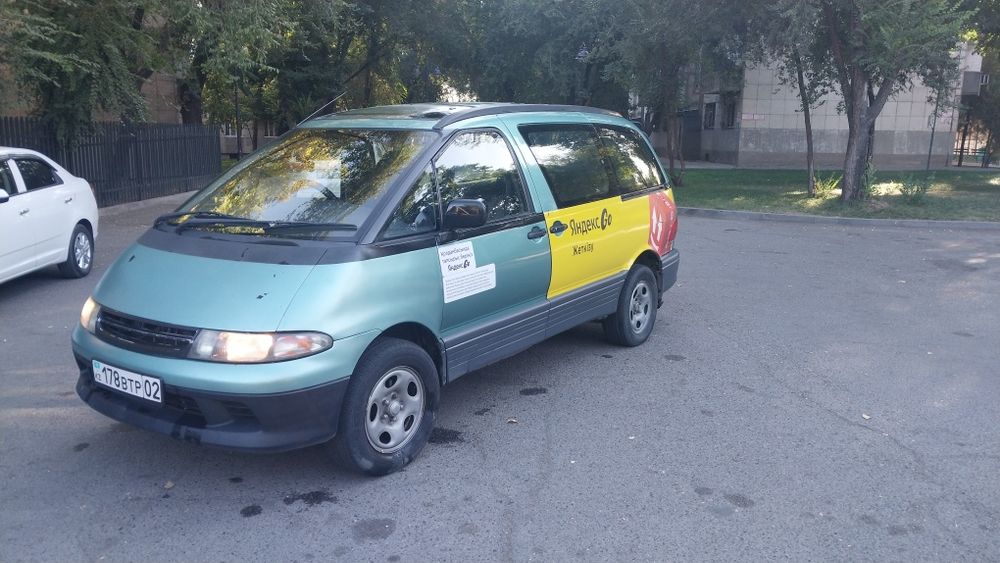 Тайота Люсида. Естима 1993года