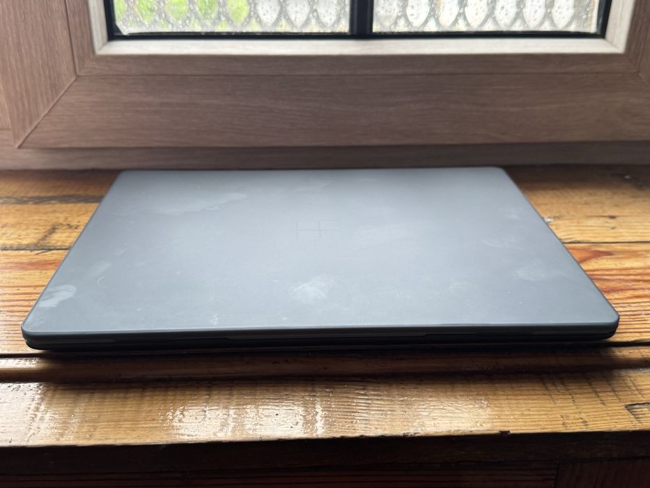 Micrasoft surface GO2 chexoliham bor