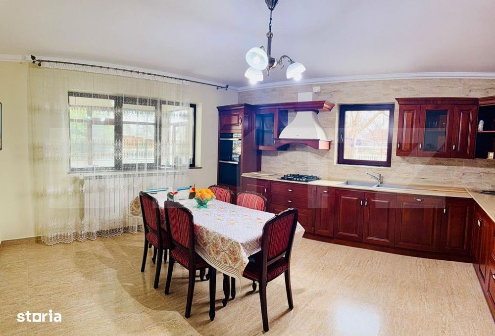Vila de vanzare, 369 mp, zona Gaesti
