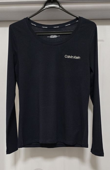 Нова.  Дамска оригинална блузка.  Calvin Klein