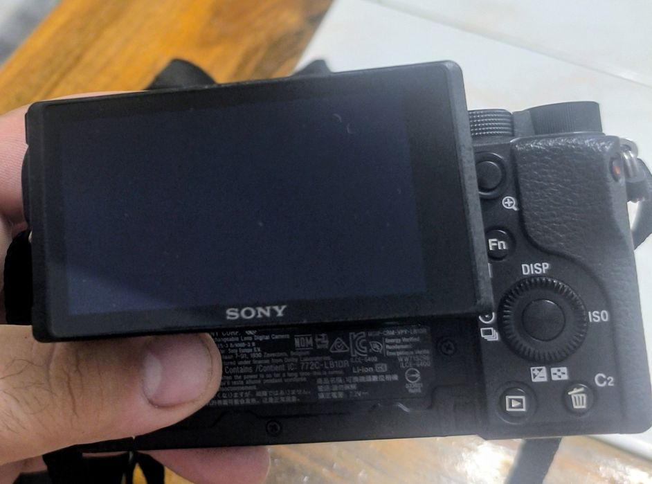 Vând camera Sony Alpha 6400