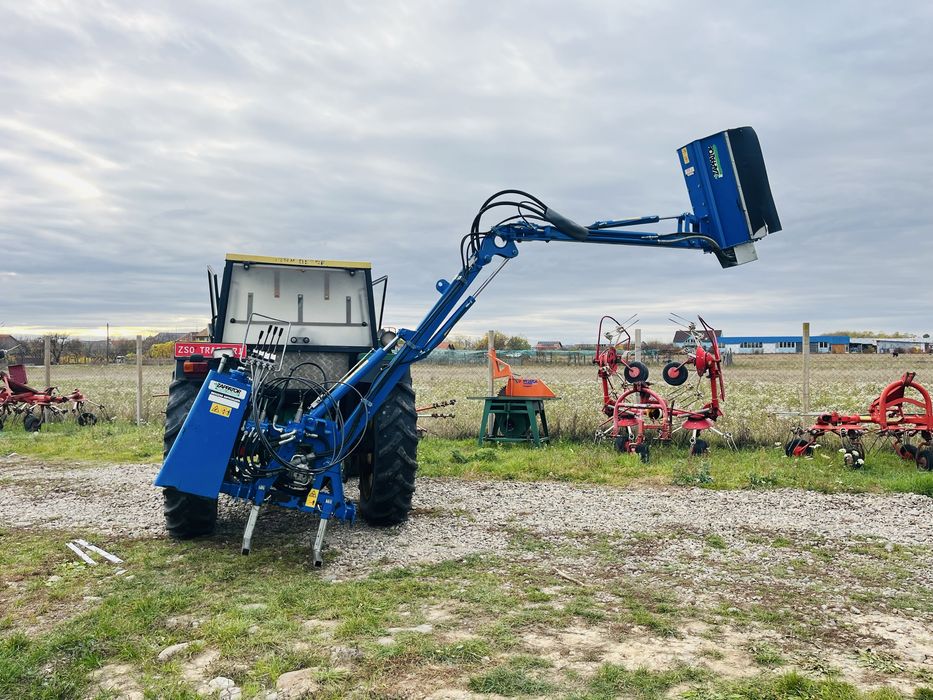 Tocator de resturi vegetale hidraulic cu brat extensibil, 2 pompe