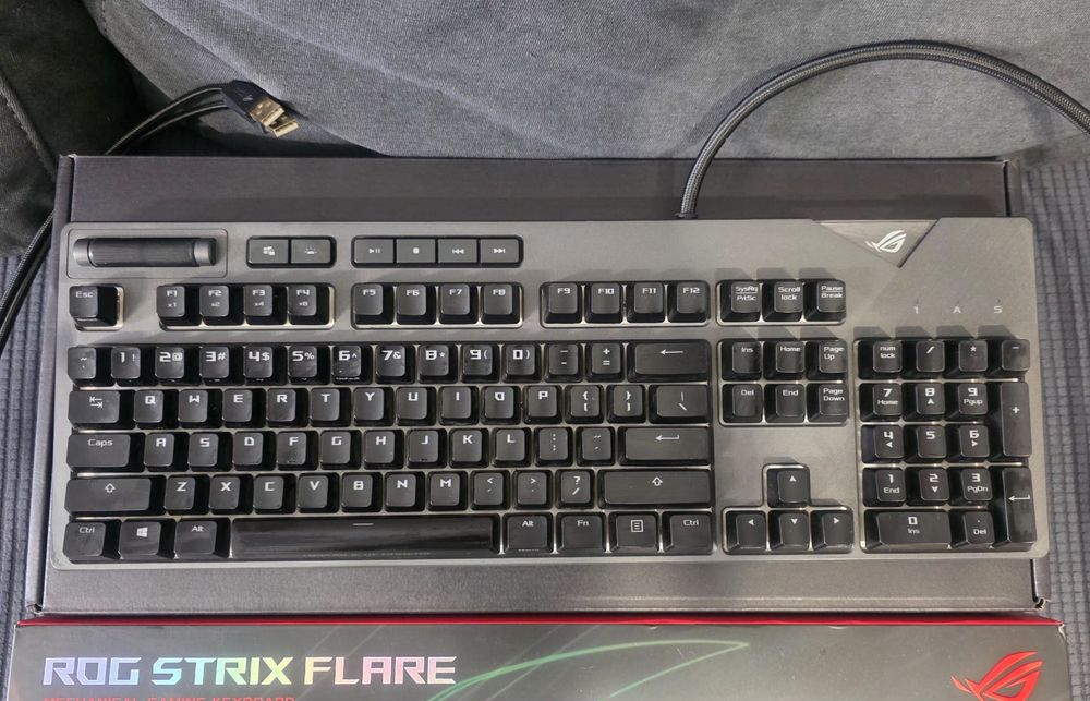 Tastatura mecanica ASUS ROG Strix Flare