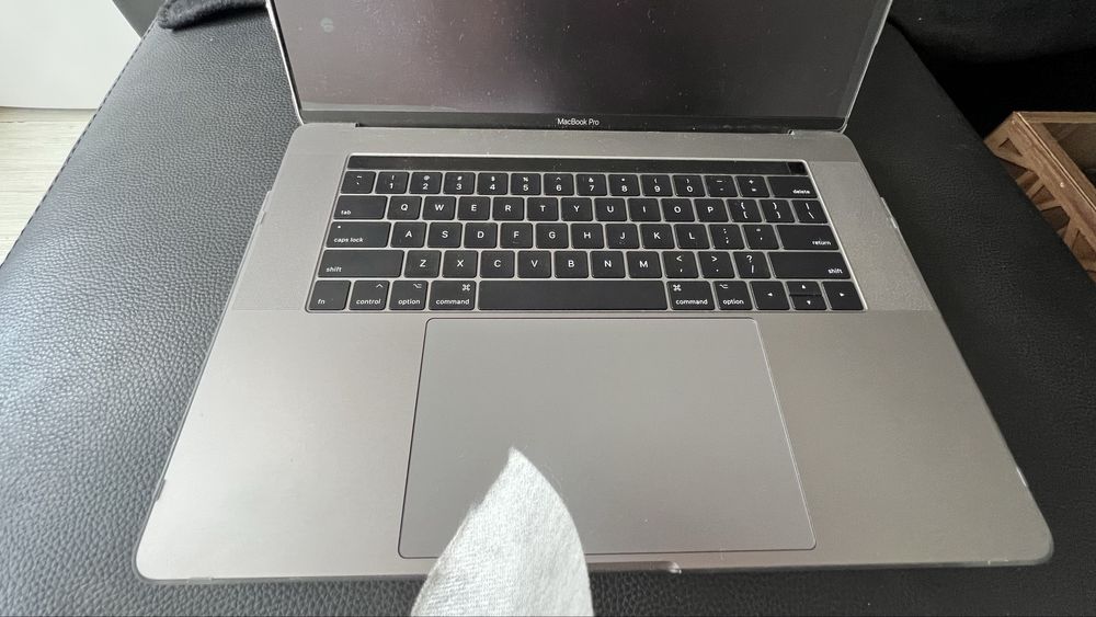 MacBook Pro 15 inch A1707 16GB ram 512 GB SSD touchbar